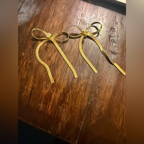Gold Bow Drop Earrings – Elegant Ribbon Design - Picture 2 of 4